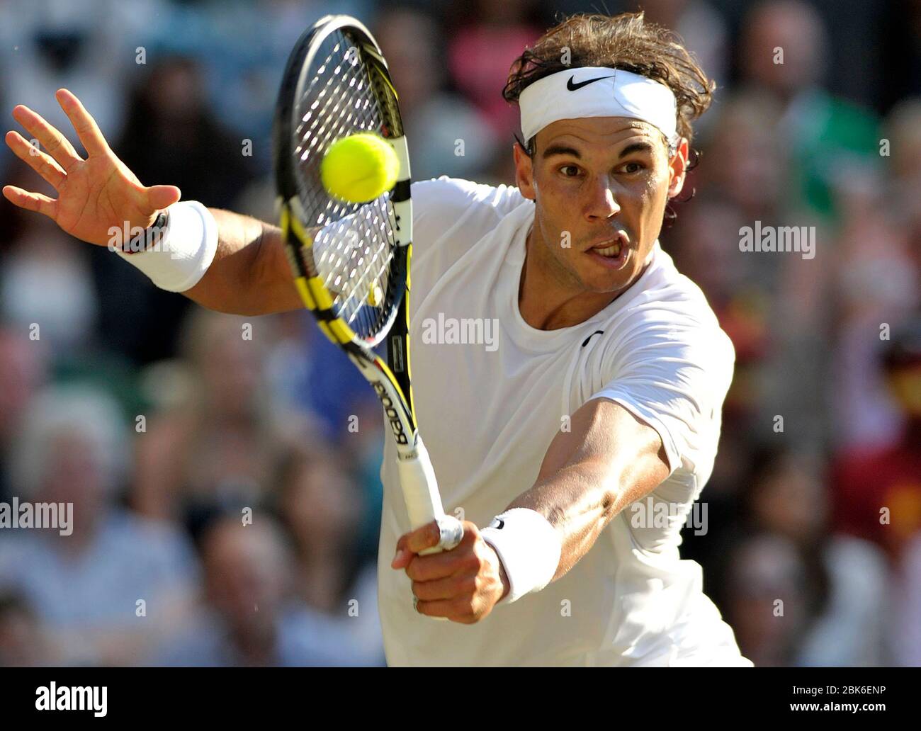 01/07/14. Wimbledon Tennis Championships 2014, Wimbledon London. Vierte Runde für Herren, Nick Kyrgios (aus) gegen Rafael Nadal (ESP) (2) Centre C Stockfoto