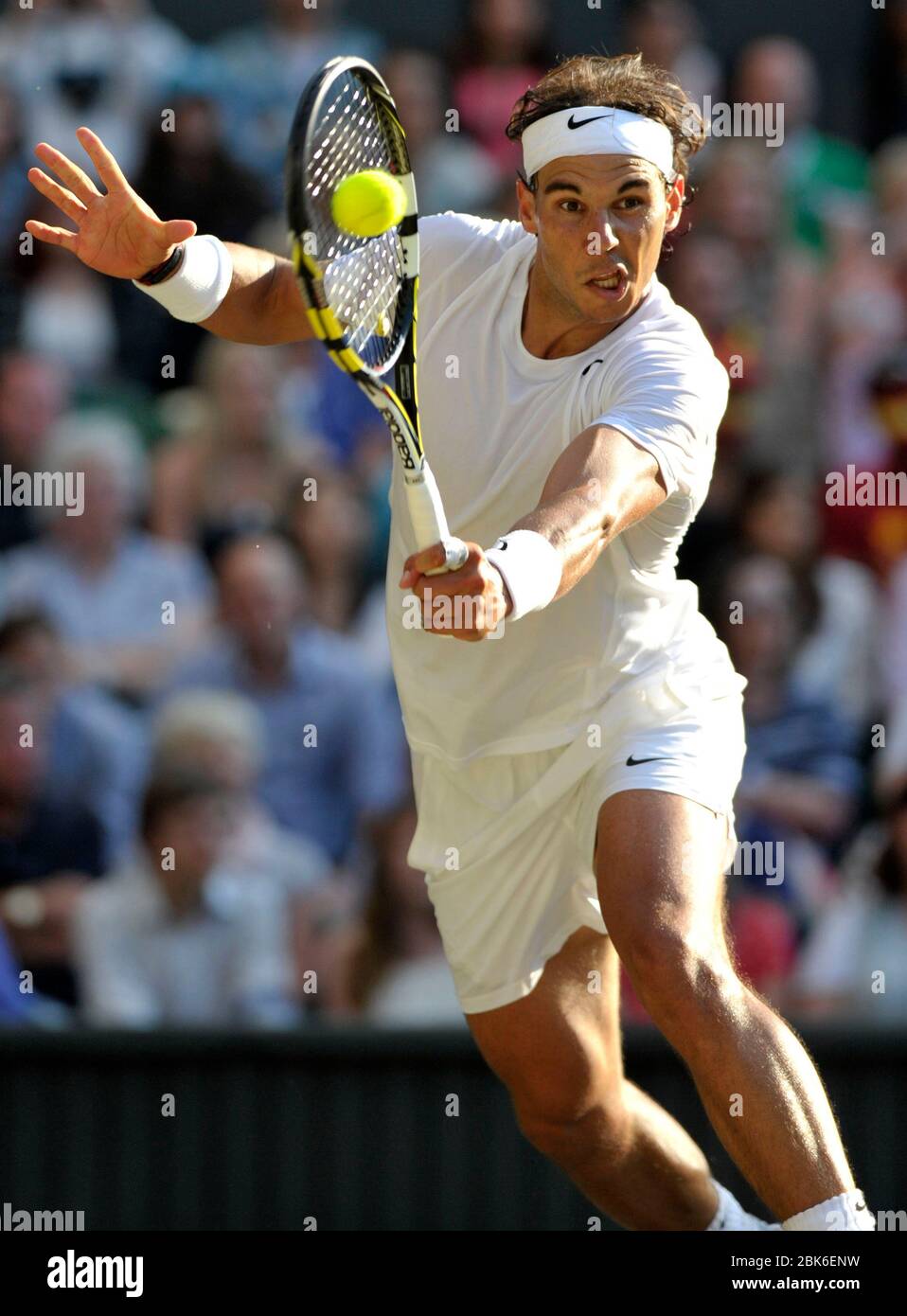 01/07/14. Wimbledon Tennis Championships 2014, Wimbledon London. Vierte Runde für Herren, Nick Kyrgios (aus) gegen Rafael Nadal (ESP) (2) Centre C Stockfoto