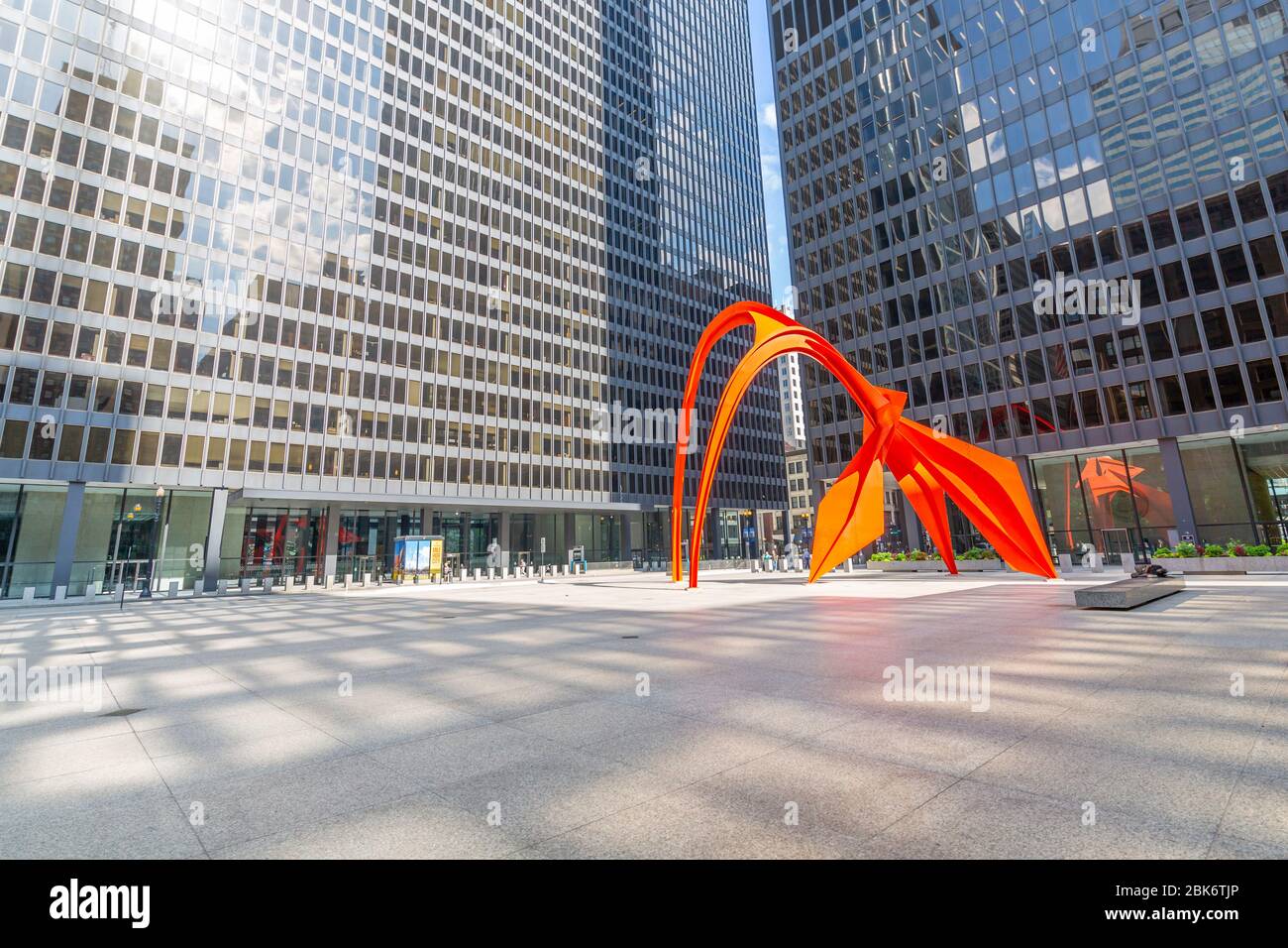 Blick auf Calder's Flamingo in Federal Plaza, Chicago, Illinois, USA, Nordamerika Stockfoto