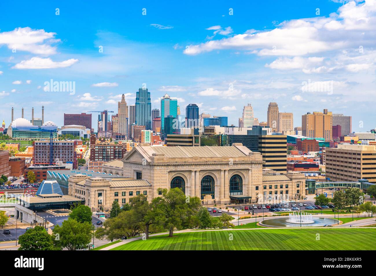 Skyline von Kansas City, Missouri, USA mit Union Station. Stockfoto