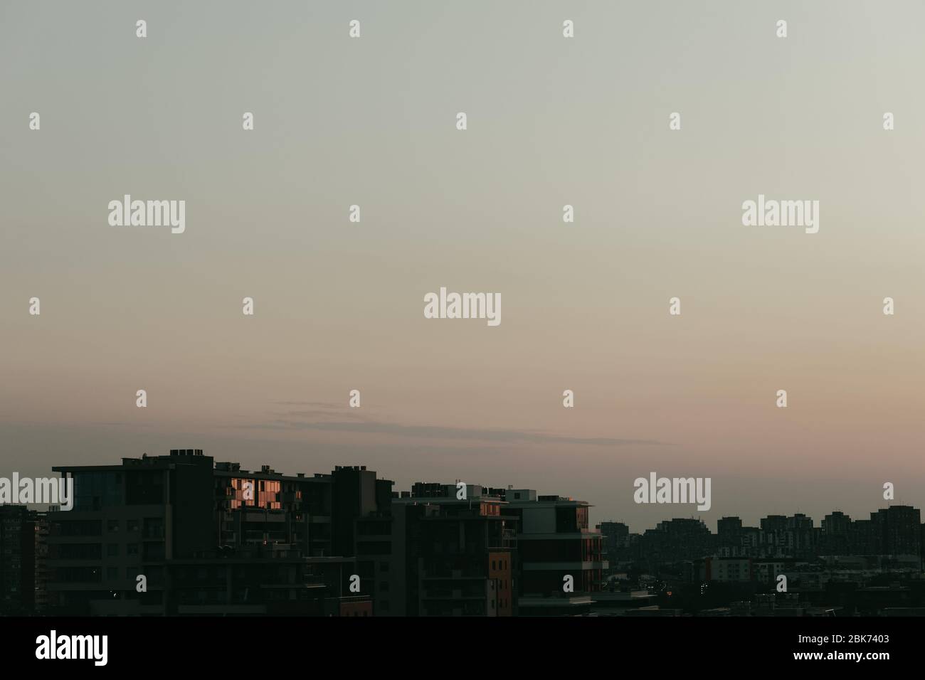 Blick auf das Stadtbild im Sonnenuntergang Stockfoto