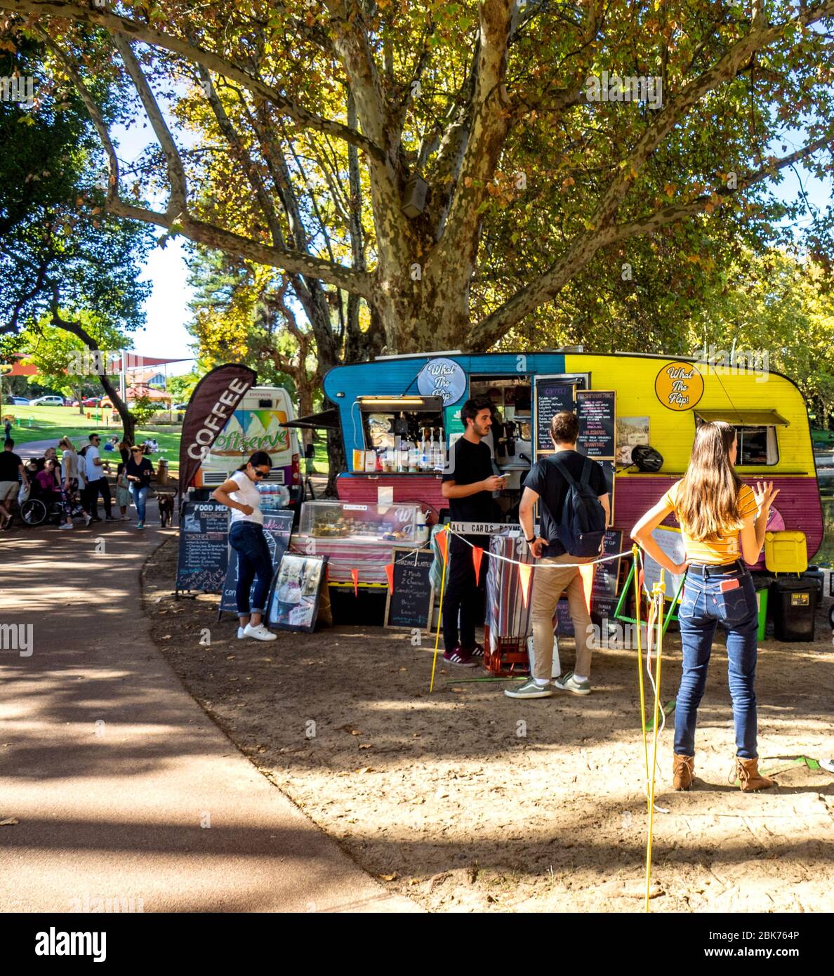 Mobile Kaffee Pop up Coffeeshop Wohnwagen im Hyde Park Perth Western Australia Stockfoto