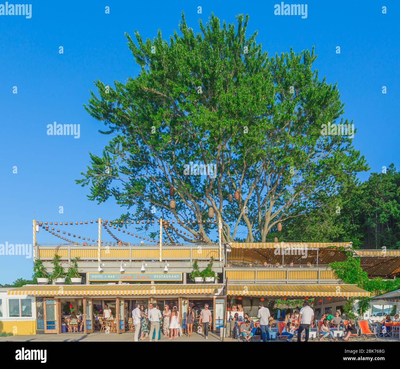 Beliebter Sommerheißpunkt, Sunset Beach wird dieses Jahr nicht geöffnet sein, Shelter Island, NY Stockfoto