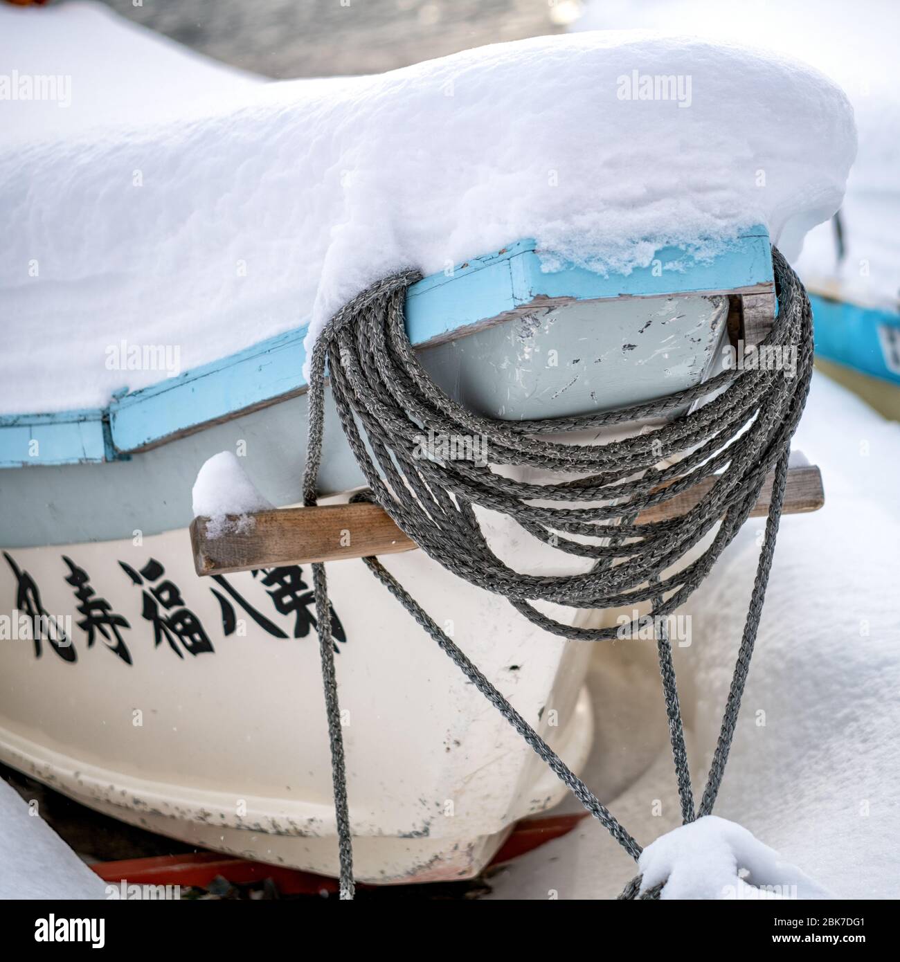 Japanisches Fischerboot Gebunden Bis Unter Schweren Schnee Stockfoto
