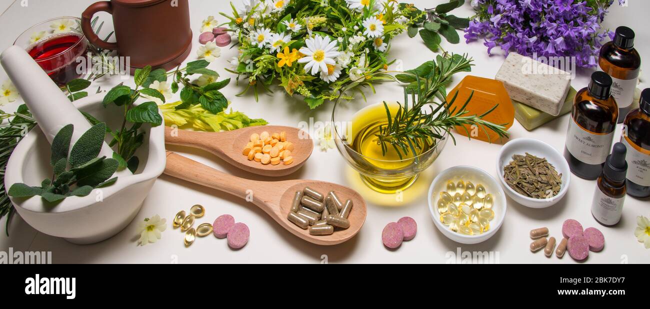 Öle, Kräuter und Nahrungsergänzungsmittel für Gesundheit und Wohlbefinden Stockfoto