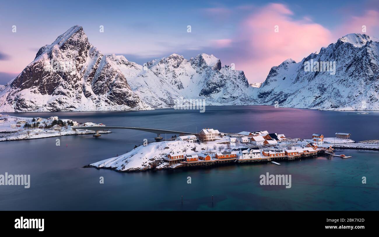 lofoten-bergkette-stockfotos-und-bilder-kaufen-alamy