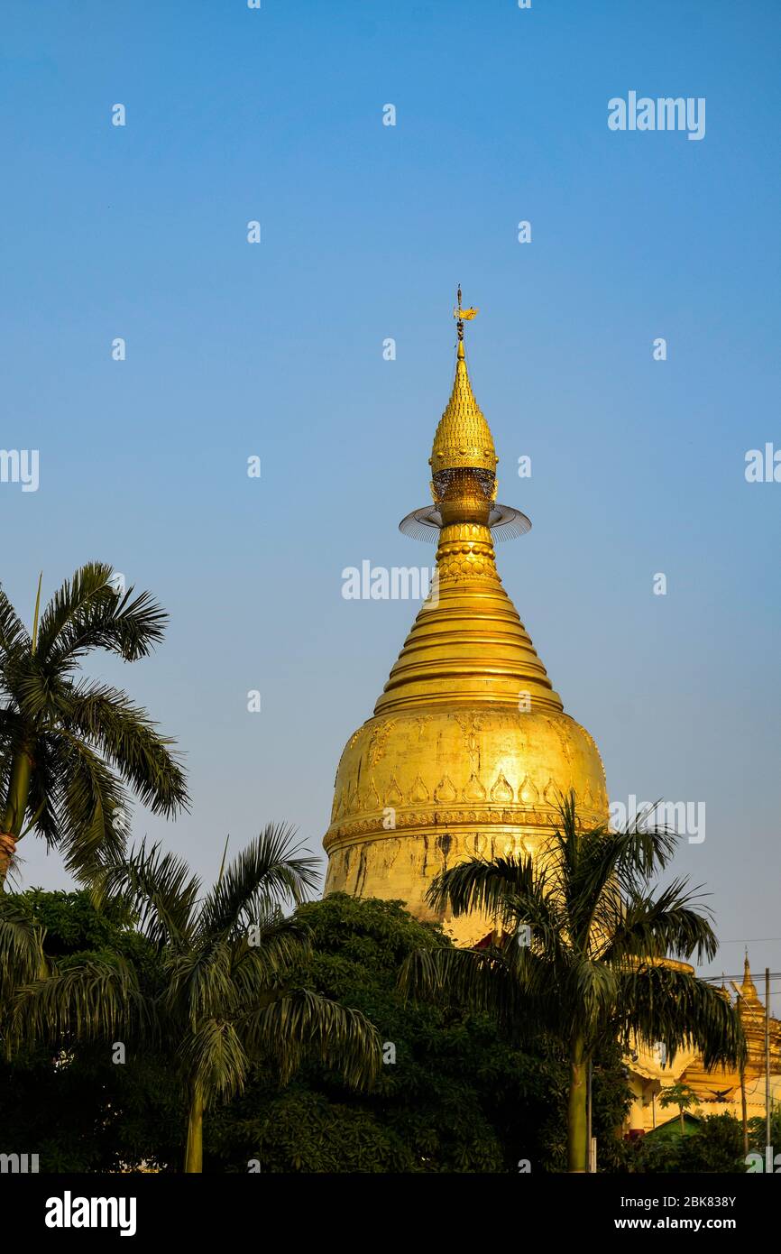 Die Shwedagon Pagode in Yangoon Stockfoto