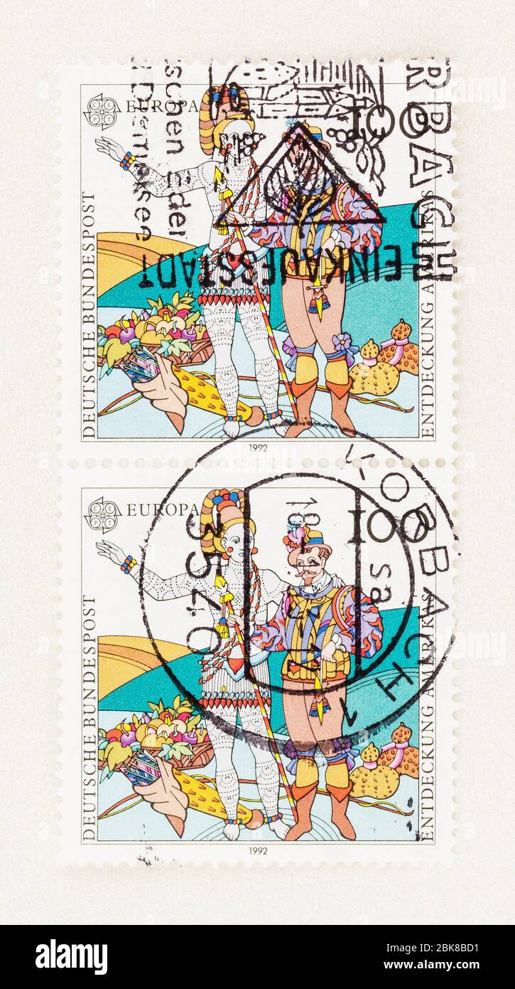 SEATTLE WASHINGTON - 1. Mai 2020: Briefmarken der Niederlande mit Rene de Laudonniere und Chief Athore, umgeben von Lebensmitteln. Scott # 1745 Stockfoto