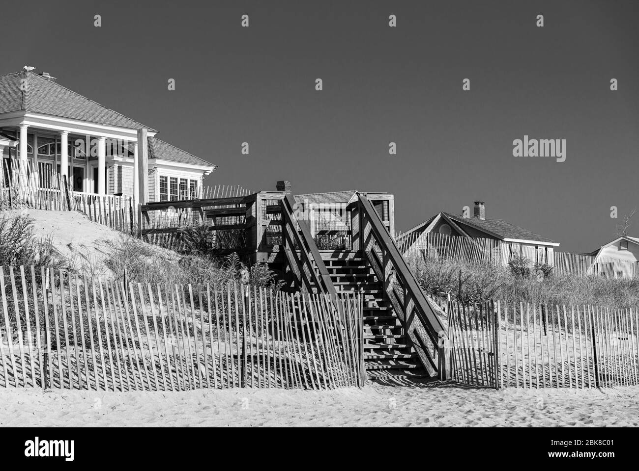 Häuser über den Sanddünen am Salisbury Beach in Massashusetts Stockfoto