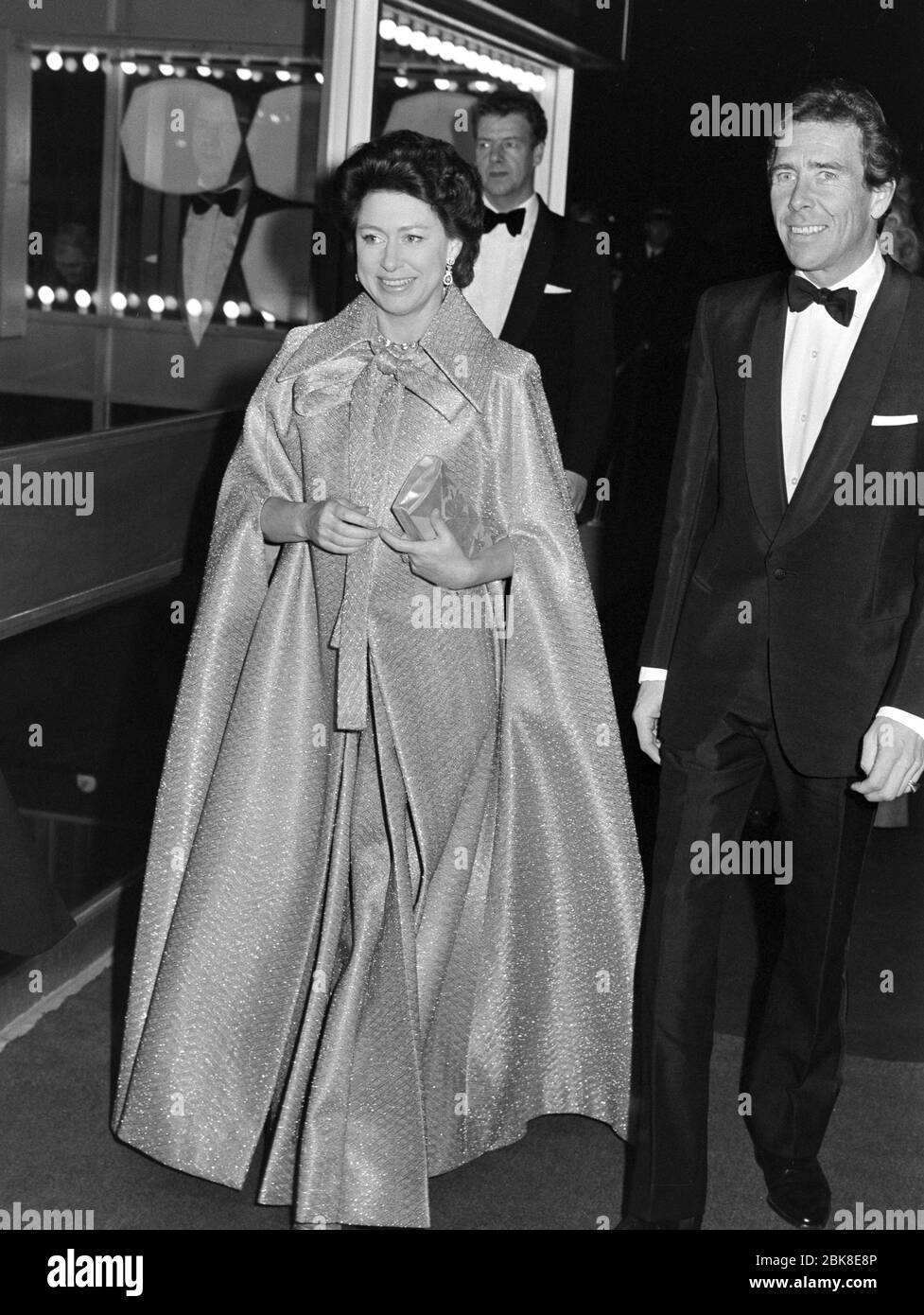 LONDON, GROSSBRITANNIEN. Januar 1975: Prinzessin Margaret & Ehemann Lord Snowdon nimmt an der königlichen Premiere von 'The Great McGonagall' Teil. Foto © Paul Smith/Featureflash Stockfoto