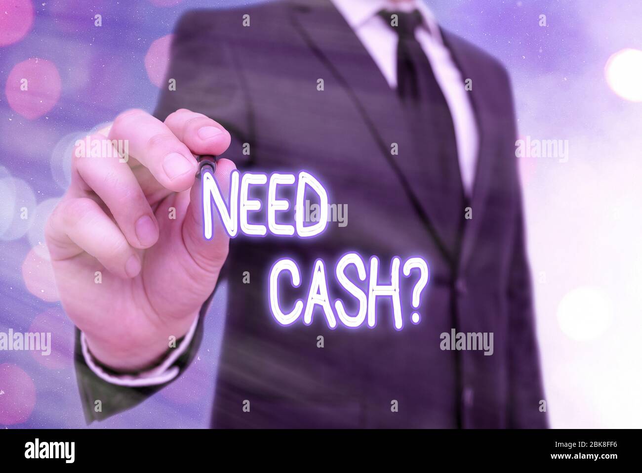 Worttext benötigt Cash-Frage. Business Foto präsentiert jemanden fragen, ob Sie mehr Geld brauchen oder nicht Stockfoto