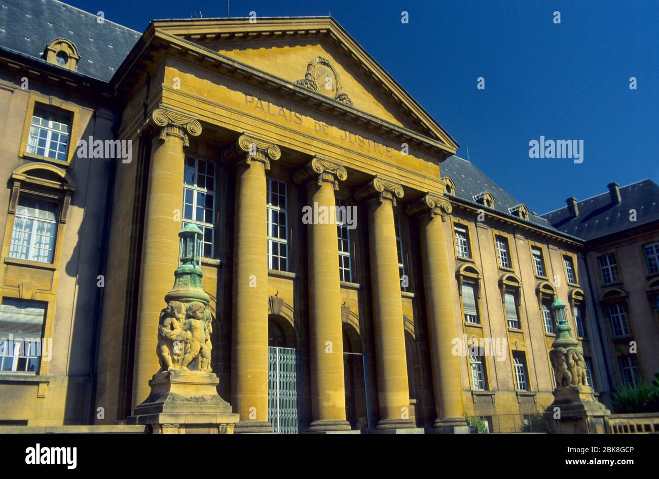 Frankreich, Mosel (57), Sarreguemines, Justizpalast Gehäuse der Stadt Gericht, seine Farbe kommt aus dem Stein von Jaumont, das Material, mit dem die Stockfoto