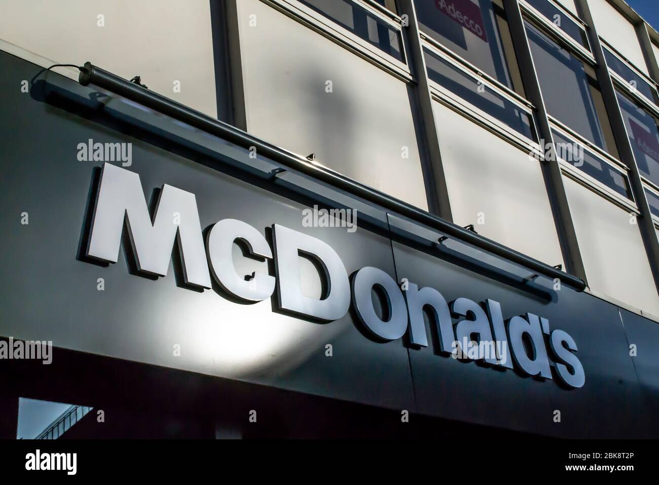 UXBRIDGE/ENGLAND – 6. FEBRUAR 2020: McDonald's auf der Uxbridge High Street Stockfoto