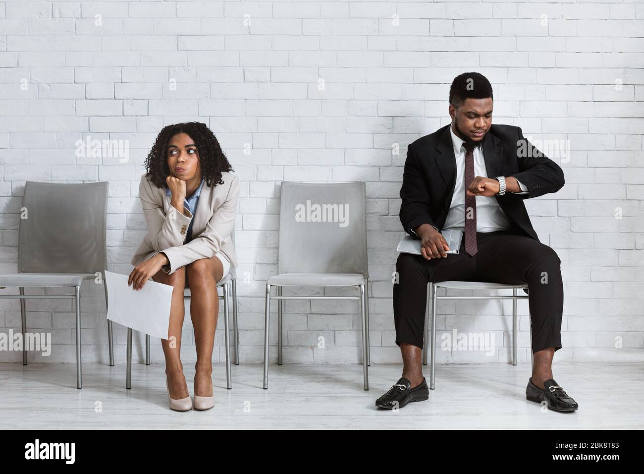 Millennial African American Menschen warten auf Vorstellungsgespräch im Büro Stockfoto