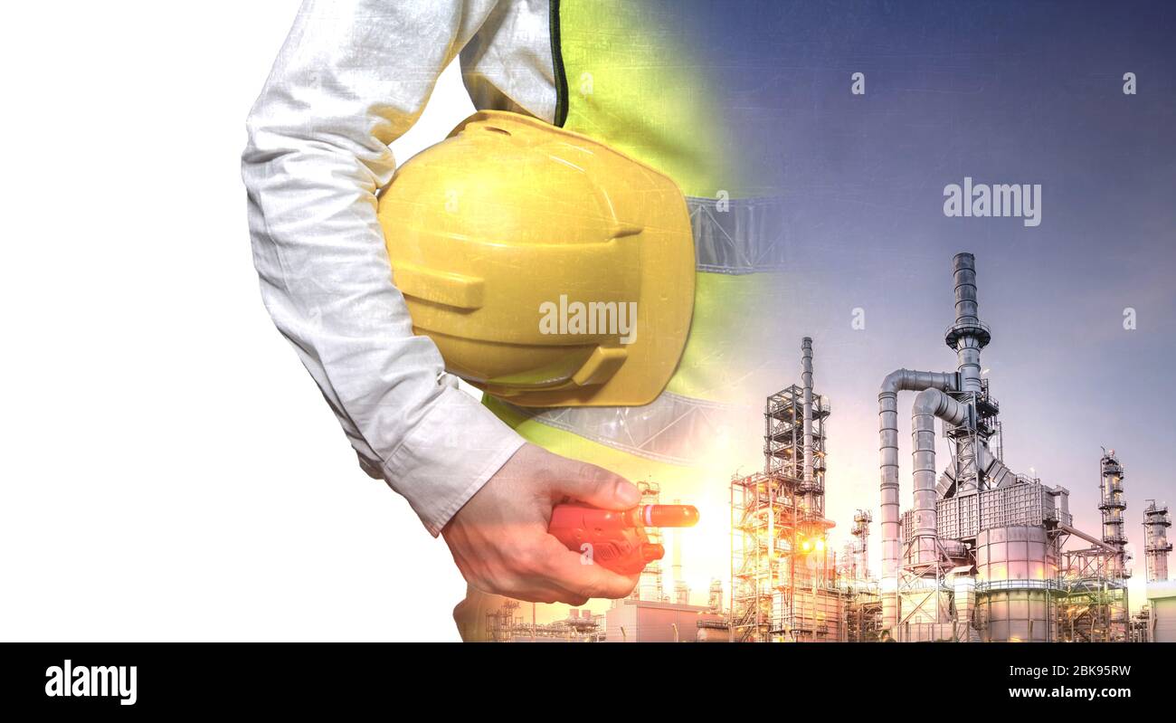 Manager Ingenieur arbeiten in der Ölraffinerie. Raffinerie-Industriekonzept. Abstract auf weißem Hintergrund der petrochemischen Anlage Stockfoto