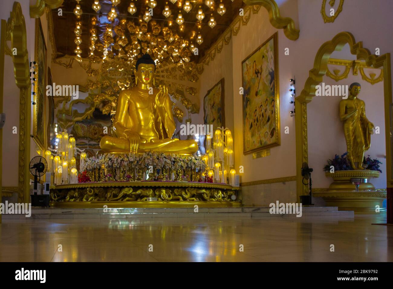 Mahamevnawa Buddhistisches Kloster, Polgahawela, Sri Lanka. Stockfoto