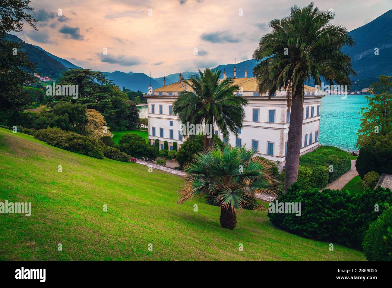 Malerisches Anwesen mit Luxushaus und Ziergarten am Ufer des Comer Sees, Bellagio, Lombardei, Italien, Europa Stockfoto