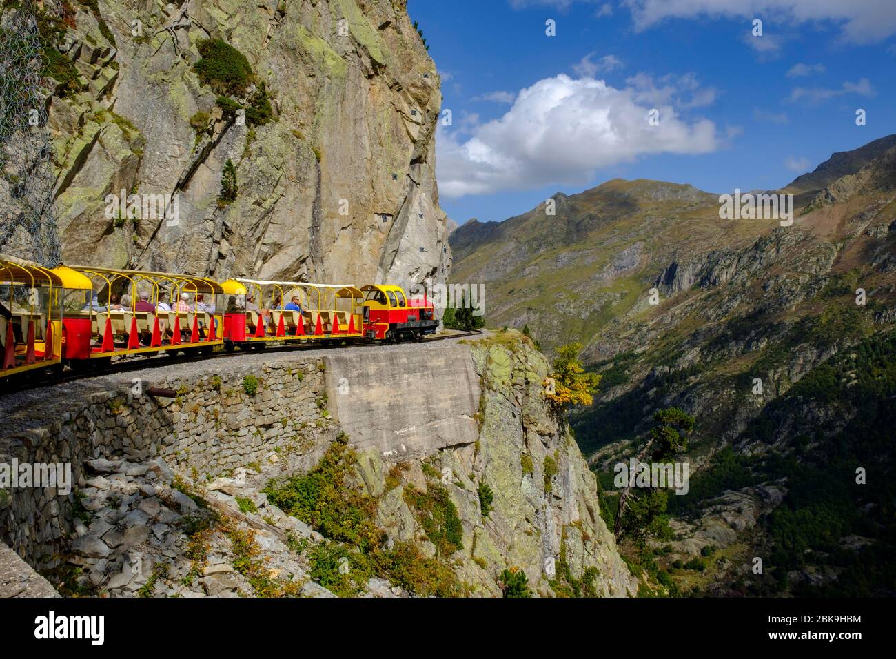 Bergbahn Bahn Petit Train D Artouste Uber Das Tal Vallee Du Soussoueou Vallee D Ossau Haut Ossau Laruns Zentrale Pyrenaen Pyrenaen Stockfotografie Alamy