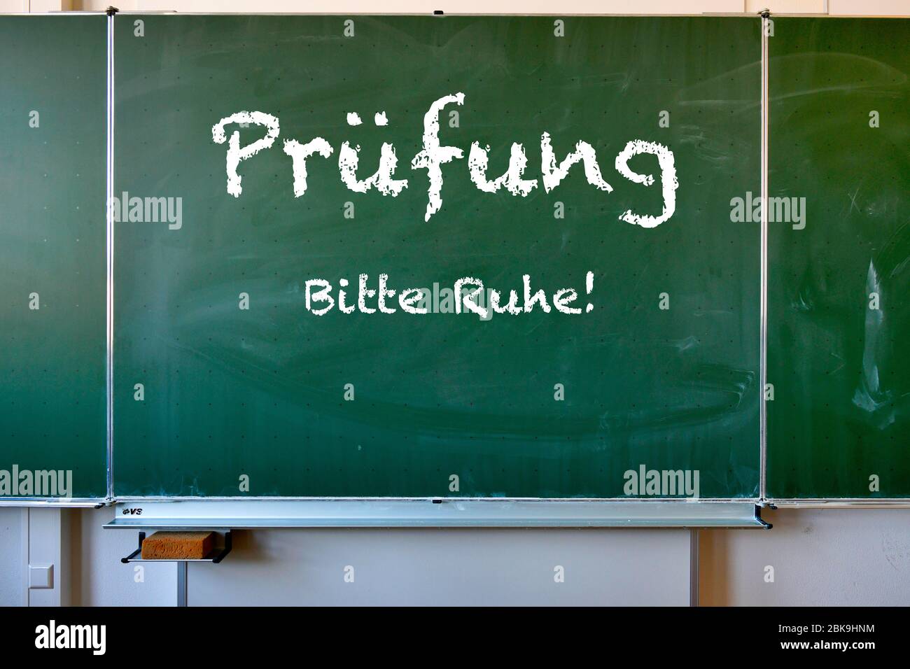 Tafel mit der Aufschrift PRÄFERENZ Bitte sei ruhig!, Deutschland Stockfoto