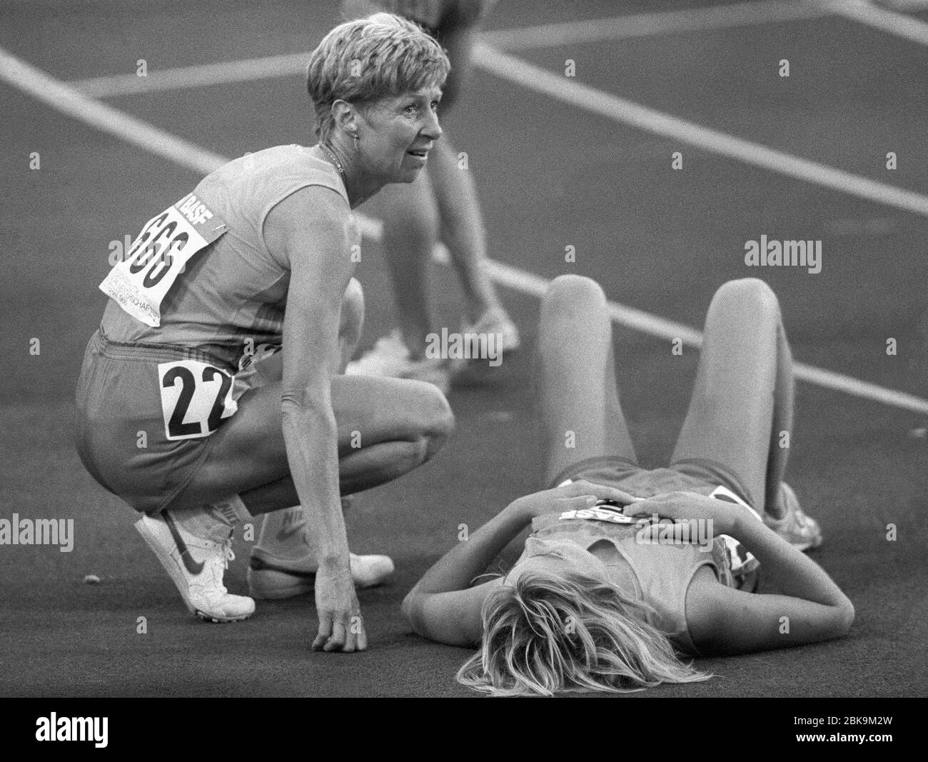 EVY PALM und Midde Hamrin Schweden nach Damen 10.000 m in der Europameisterschaft in Stuttgart 1986 Stockfoto