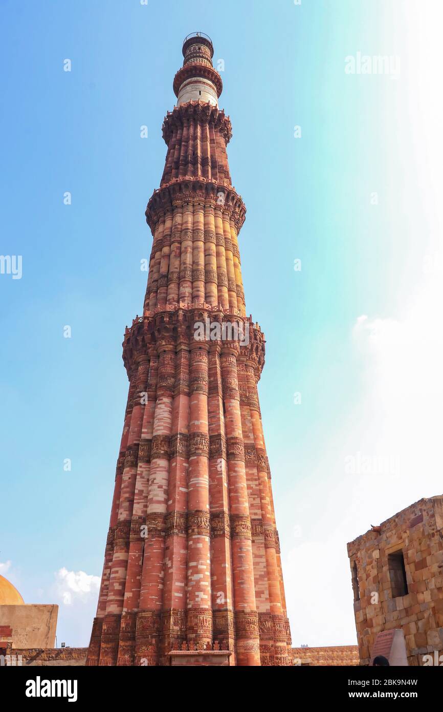 Qutub Minar, das höchste Minarett in Indien ist ein Marmor und roten Sandstein Turm, Neu-Delhi, Indien Stockfoto