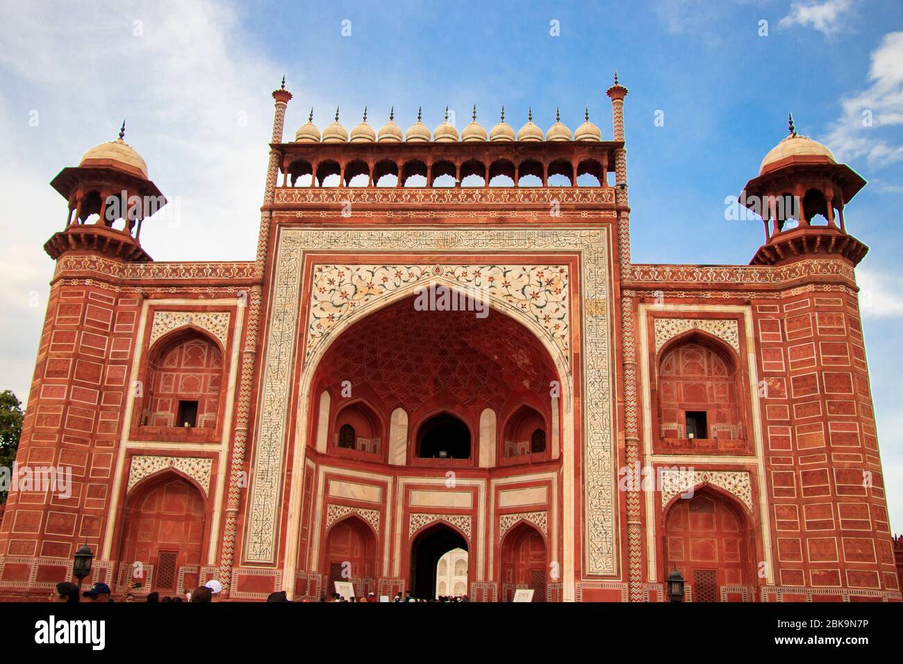 Darwaza i Rauza, das große Tor von Taj Mahal in Agra, Uttar Pradesh, Indien Stockfoto