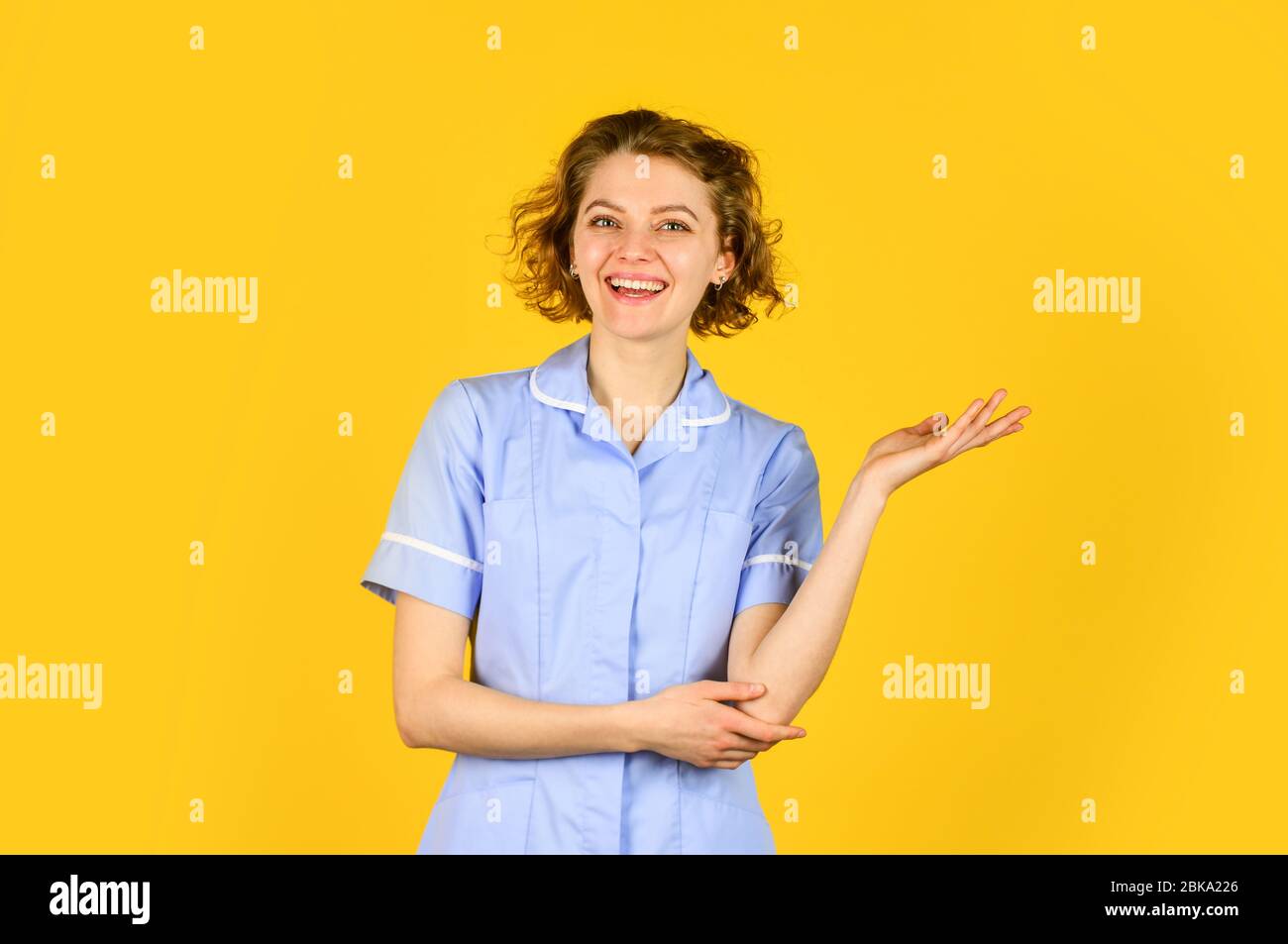 Selbstbewusste Ärztin. Healthcare und Medical Konzept. Glücklicher und erfolgreicher Arzt in medizinischer Uniform. Arbeit im Krankenhaus. Beste Qualität für Sie. Medizin ist meine Leidenschaft. Healthcare Professionals. Stockfoto