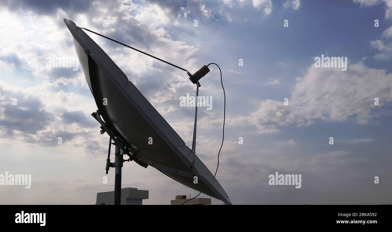6 Fuß-Antenne mit C-Band LNB Stockfoto