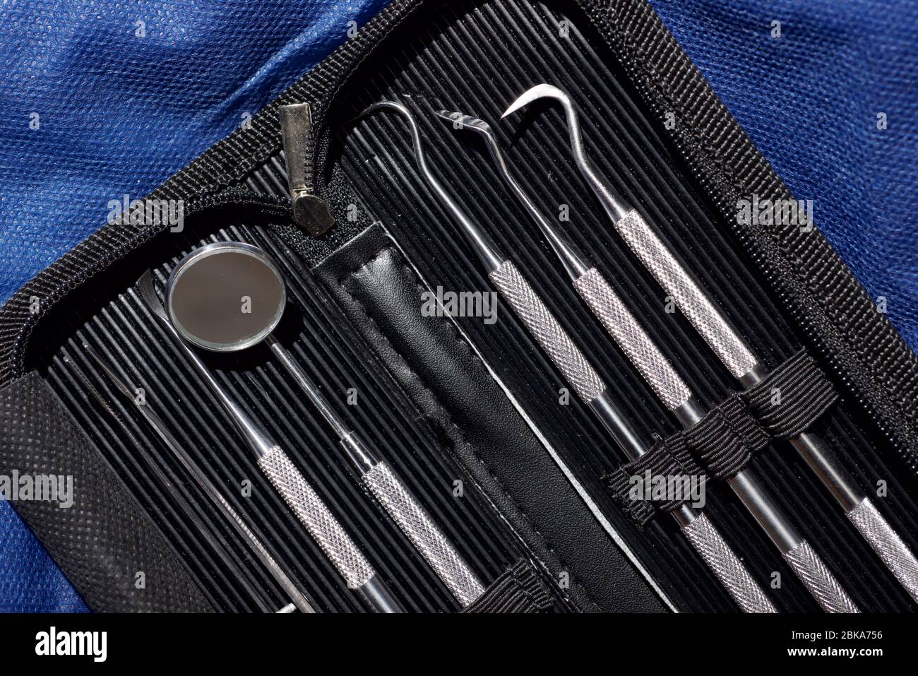 Instrumente, die vom Zahnarzt verwendet werden. Stockfoto