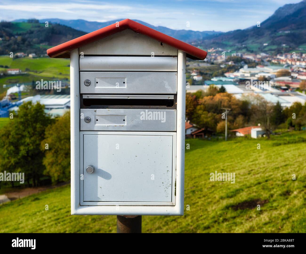 Ländliche Briefkasten im Baskenland Stockfoto