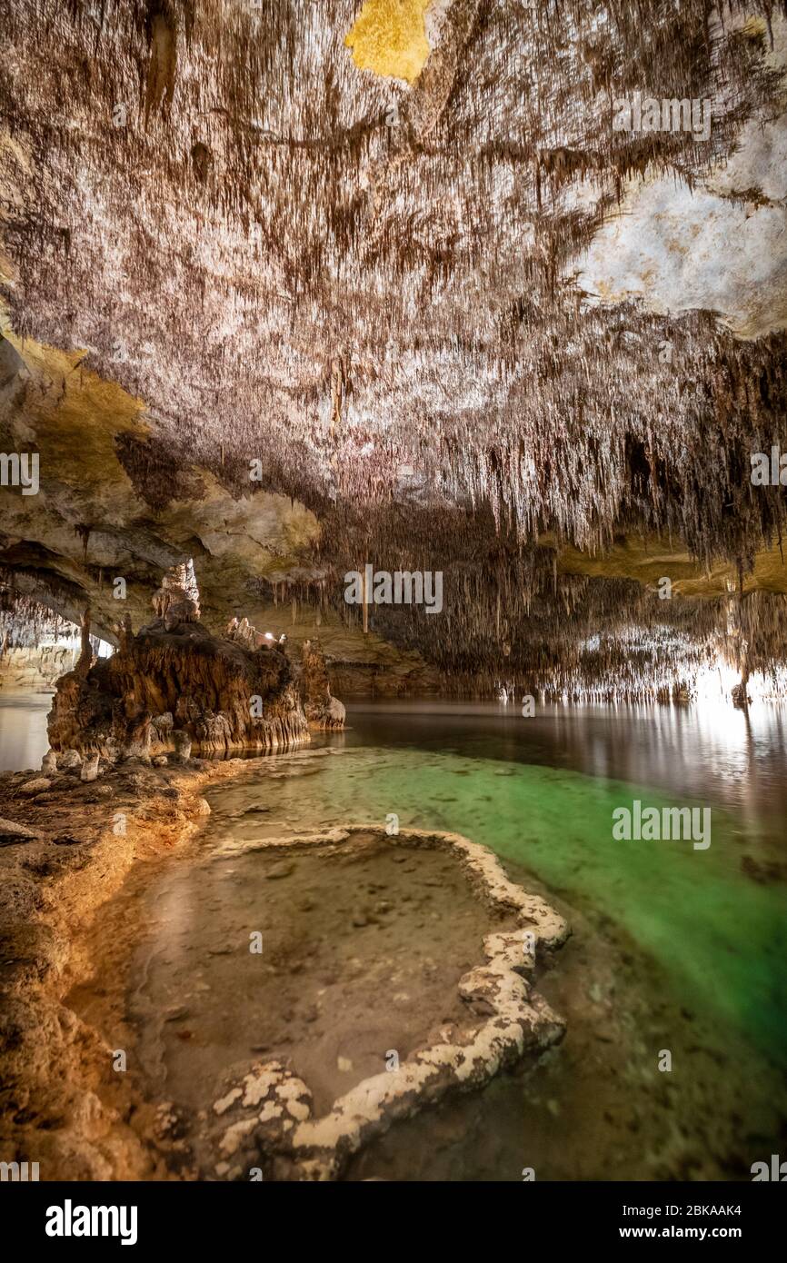 Unterirdischer See in den Höhlen von Drach, Manacor, Mallorca, Spanien Stockfoto