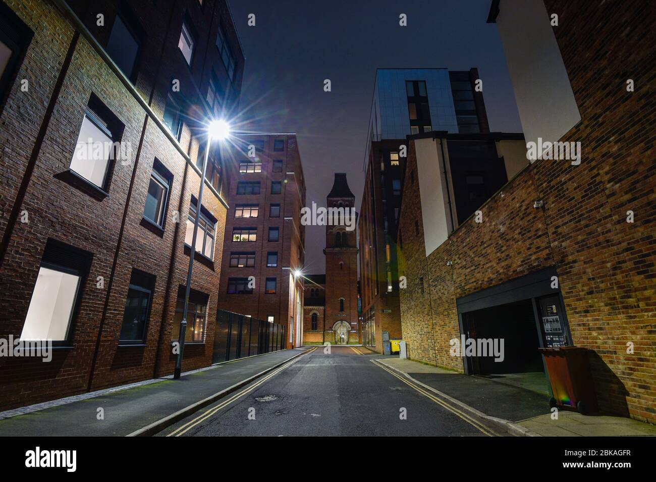 Blick auf die Halle St. Peters entlang der Sherratt Street von der George Leigh Street, Ancoats, Manchester. Stockfoto