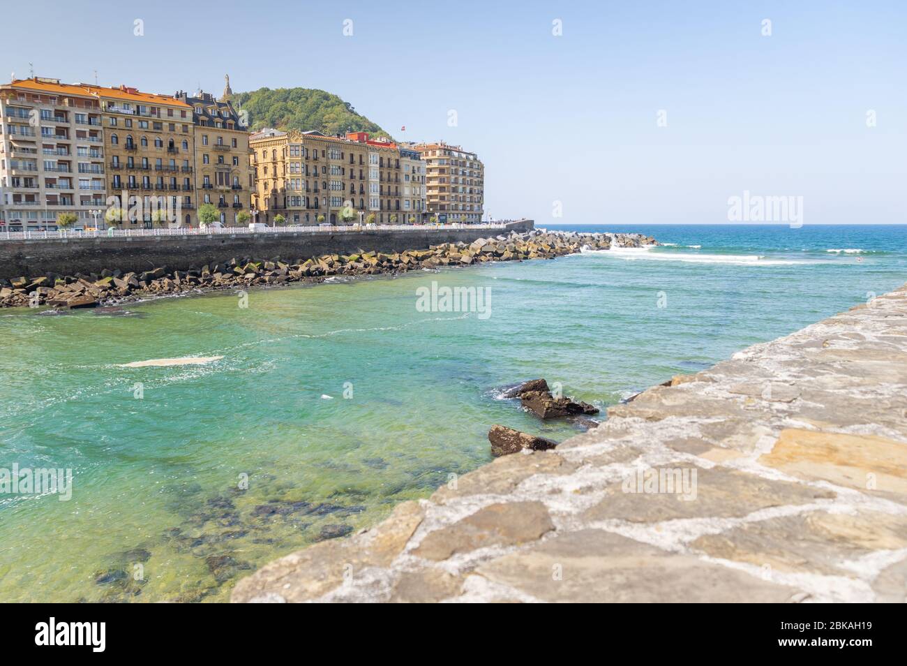 Urumea River trifft den Golf von Biskaya in San Sebastian, Baskenland Stockfoto