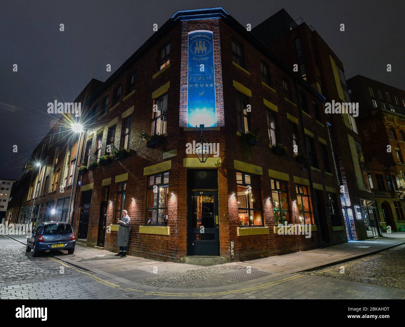 Eine Nacht-Ansicht des Edinburgh Castle Public House, Ancoats, Manchester. Stockfoto