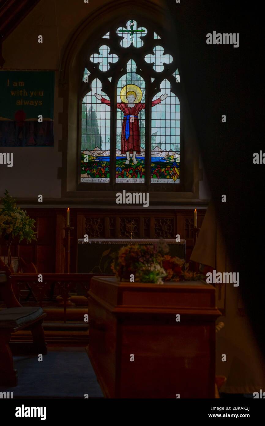 Beerdigung in einer ländlichen Kirche im südlichen Großbritannien Februar 2020 Stockfoto