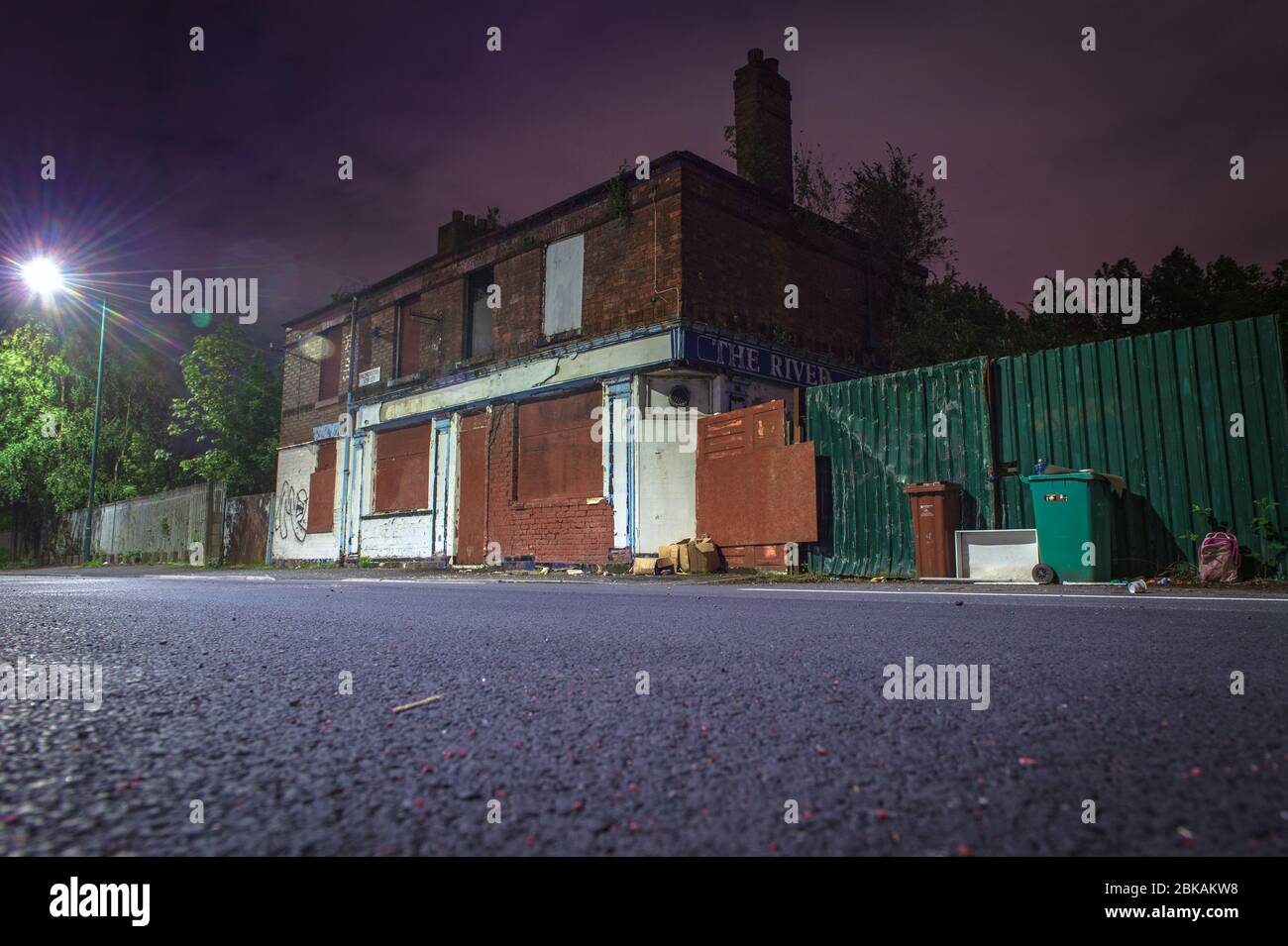 Die Überreste des öffentlichen Hauses 'The River' in der Palmerston Street in Ancoats, Manchester, Großbritannien. Stockfoto