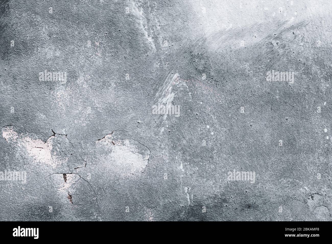 Graue Betonwand, grauer urbaner Hintergrund, alte Grunge monochrome Textur. Architektur raue Kulisse. Zement, Putztapete Stockfoto