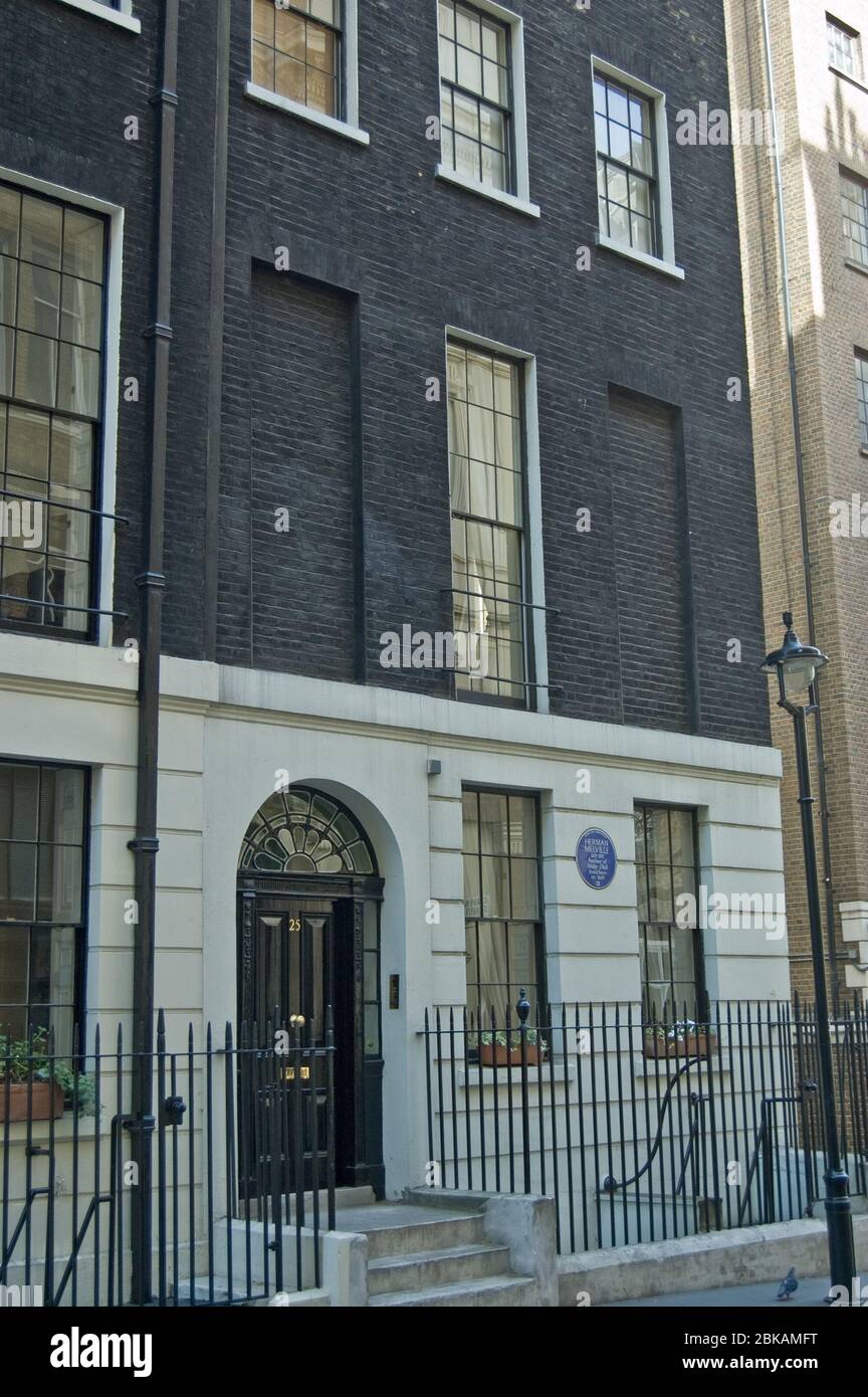 London, UK - 9. April 2011: Der Autor Herman Melville lebte 1849 in diesem Westminster Stadthaus. Stockfoto