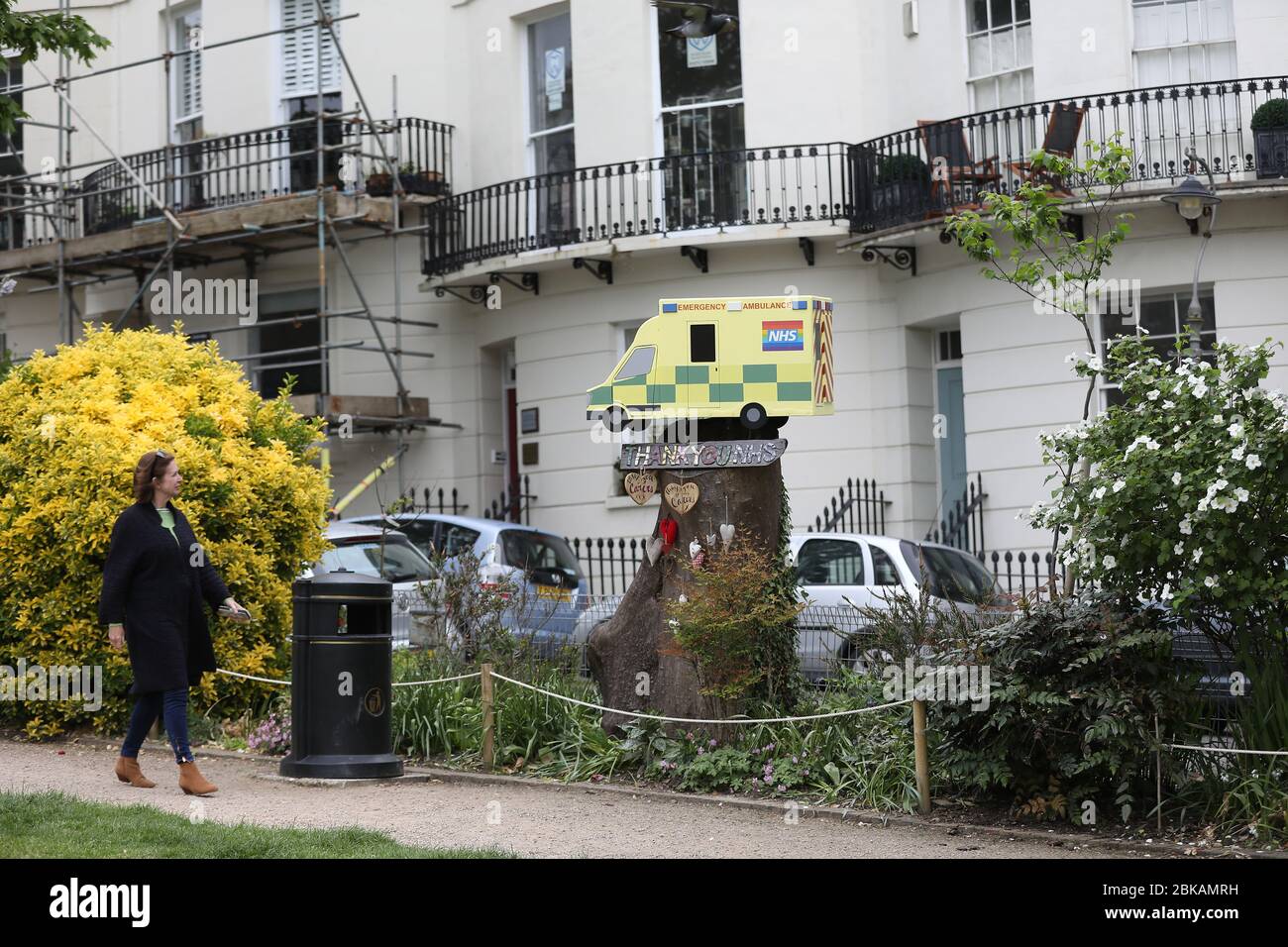 Brighton, Großbritannien. Mai 2020. Ein Meter langes Modell Ambulance, die eine Hommage an die NHS für alle Arbeit, die sie während der Coronavirus Pandemie getan haben, Kredit: James Boardman / Alamy Live News Stockfoto