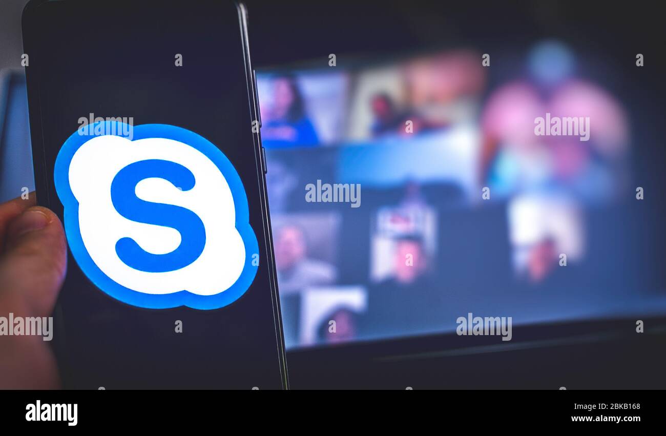 Handbenutzung Videokonferenz App Symbol von Skype for Business auf Smartphone. Stockfoto