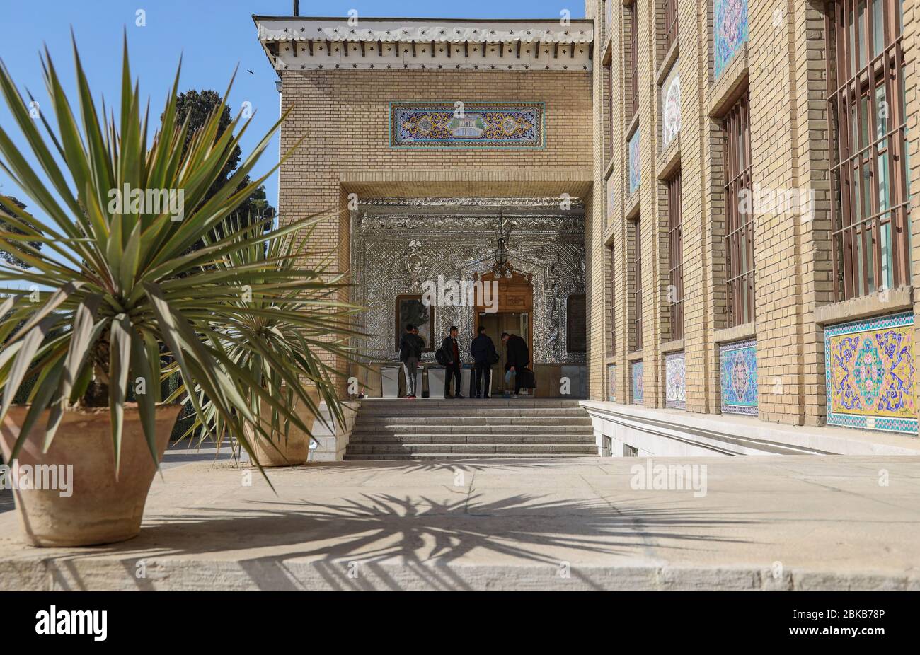 Der Seitenportikus von Talar-e Berelian (Hall of Brilliance) des Golestan Palace,Teheran, Iran, Persien, Mittlerer Osten. Stockfoto