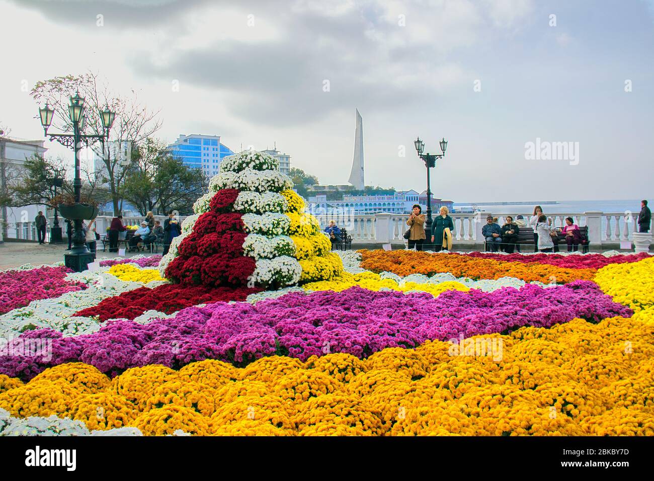 Sevastapol krim, Sevastapol ukraine, Sevastapol russland, russische Invasion, Sevastapol Blumenfest, Weiße Blume Wohltätigkeitsmesse, Weiße Blume Aktion Stockfoto