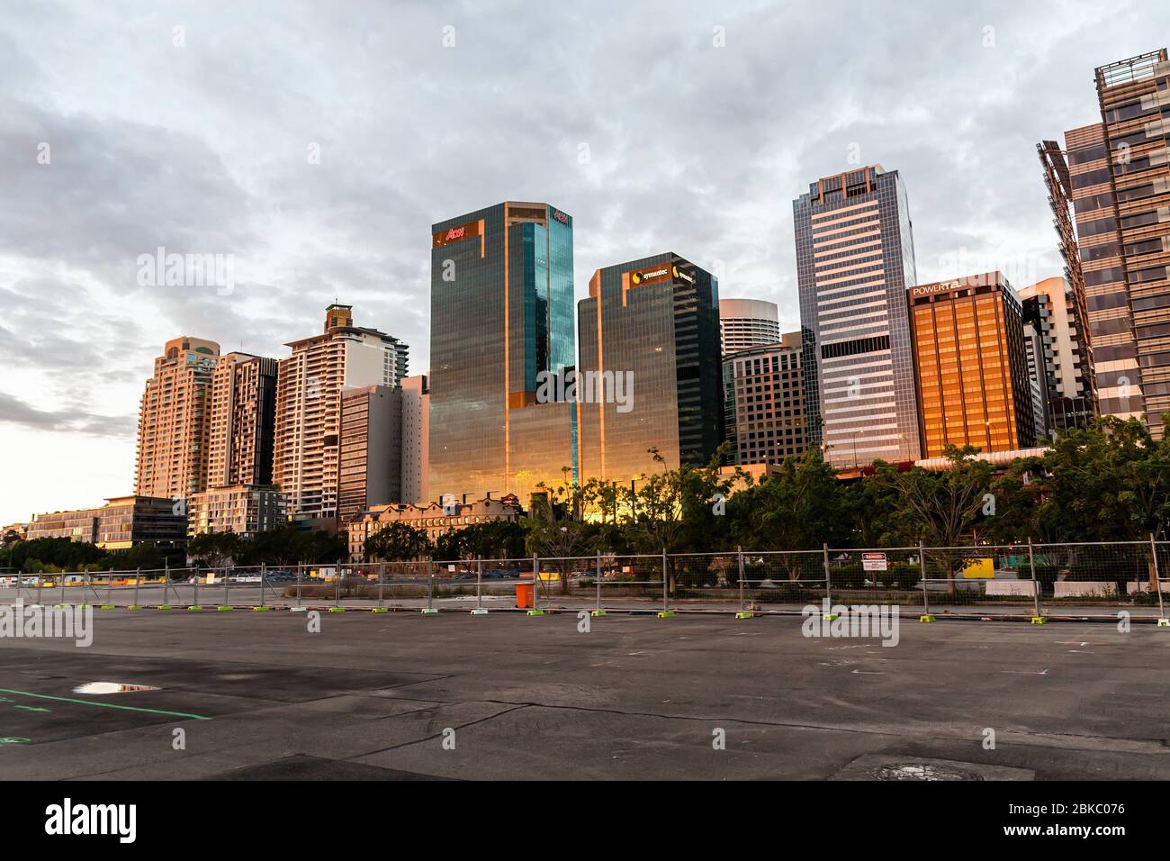 Hochhausgebäude bei Sonnenuntergang im Darling Harbour, Sydney, Australien Stockfoto