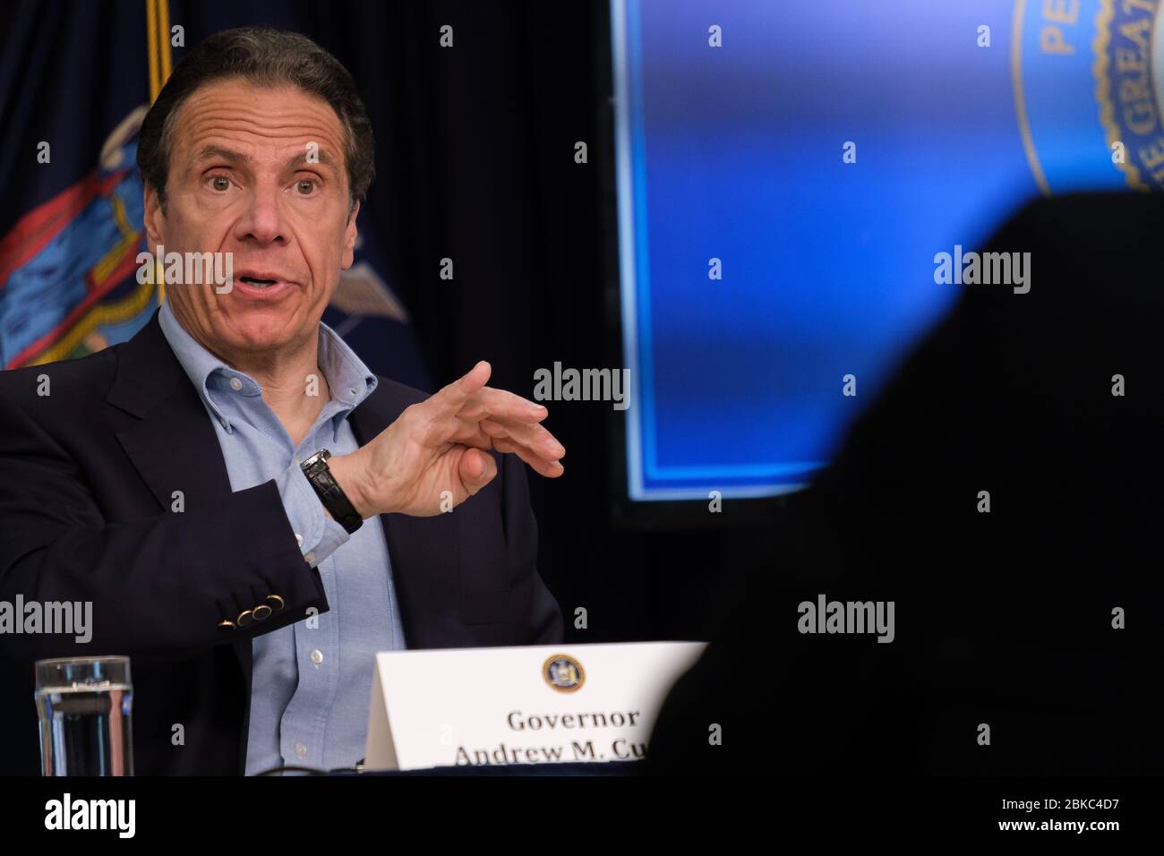 New York, USA. Mai 2020. Der Gouverneur von New York, Andrew Cuomo, wird am 3. Mai 2020 während seiner täglichen COVID-19-Briefing in seinem Büro in Midtown Manhattan in New York, NY, USA, gesehen. (Foto von Albin Lohr-Jones/Sipa USA) Quelle: SIPA USA/Alamy Live News Stockfoto