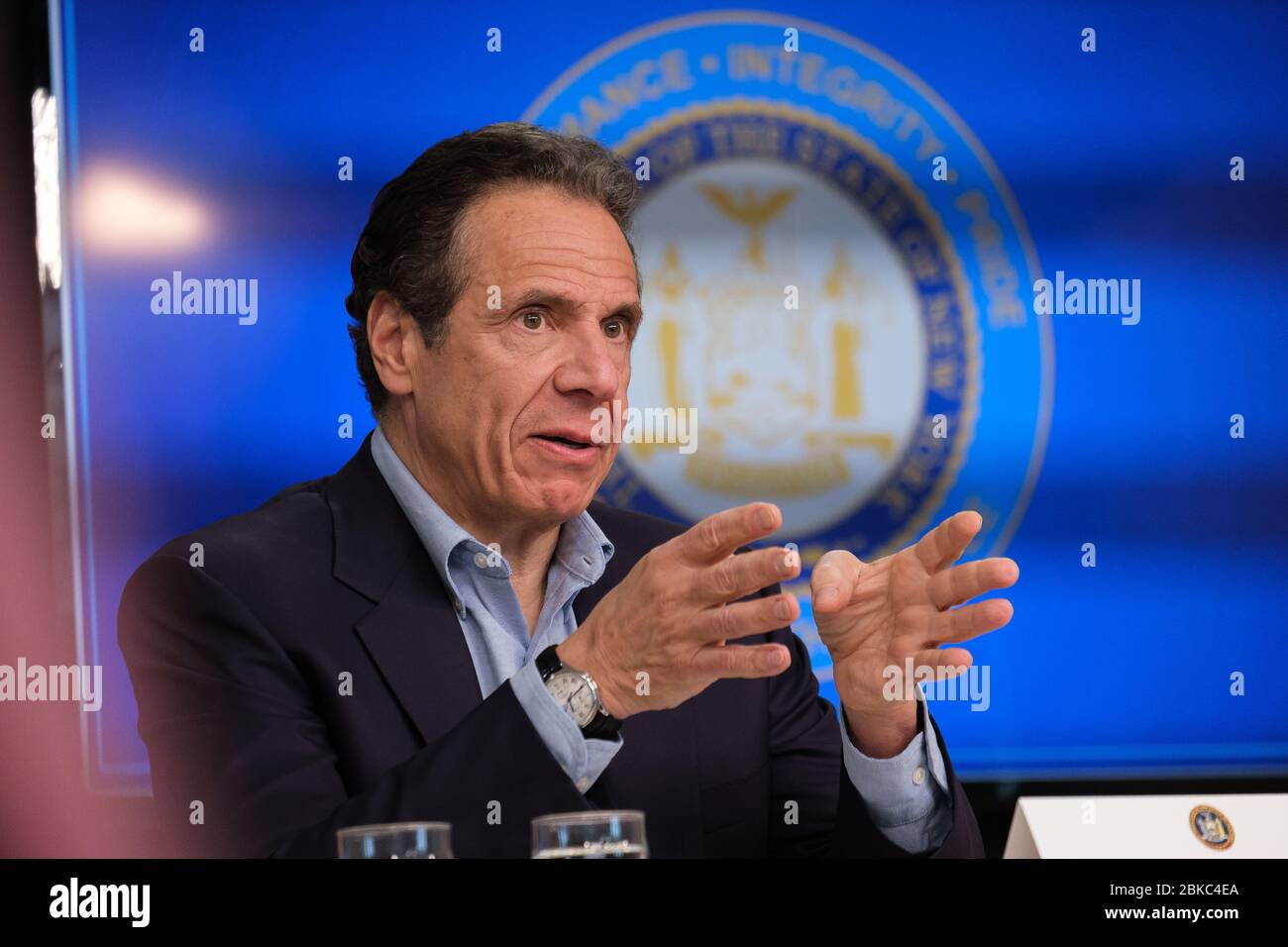 New York, USA. Mai 2020. Der Gouverneur von New York, Andrew Cuomo, wird am 3. Mai 2020 während seiner täglichen COVID-19-Briefing in seinem Büro in Midtown Manhattan in New York, NY, USA, gesehen. (Foto von Albin Lohr-Jones/Sipa USA) Quelle: SIPA USA/Alamy Live News Stockfoto