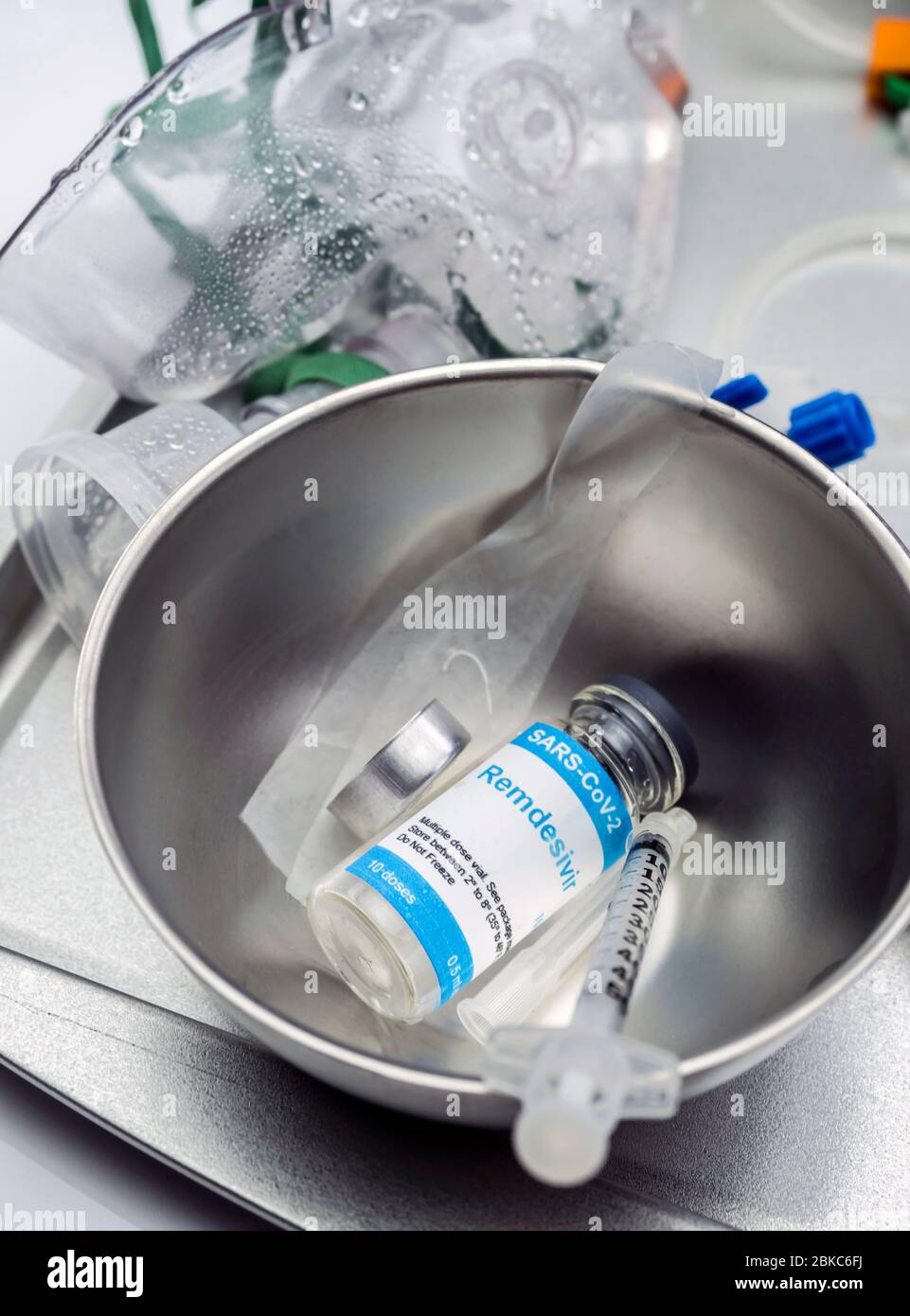 Medikamente mit Redemsivir antivirale Medikament bei Patienten mit sars-Cov-2 infiziert, konzeptionelle Idee Stockfoto