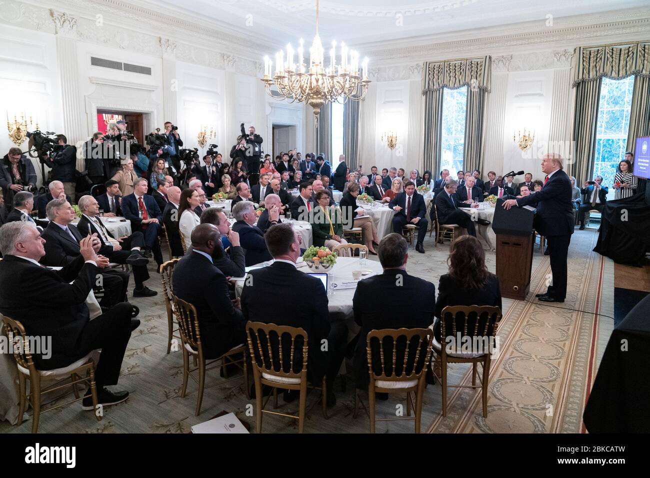 Am 10. Februar 2020 hielt Präsident Donald J. Trump während einer Geschäftssitzung mit US-Gouverneuren im Weißen Haus eine Rede, in der er über wirtschaftliche und politische Prioritäten diskutierte, die die Gouverneure der Nation und ihre staaten betreffen. Stockfoto