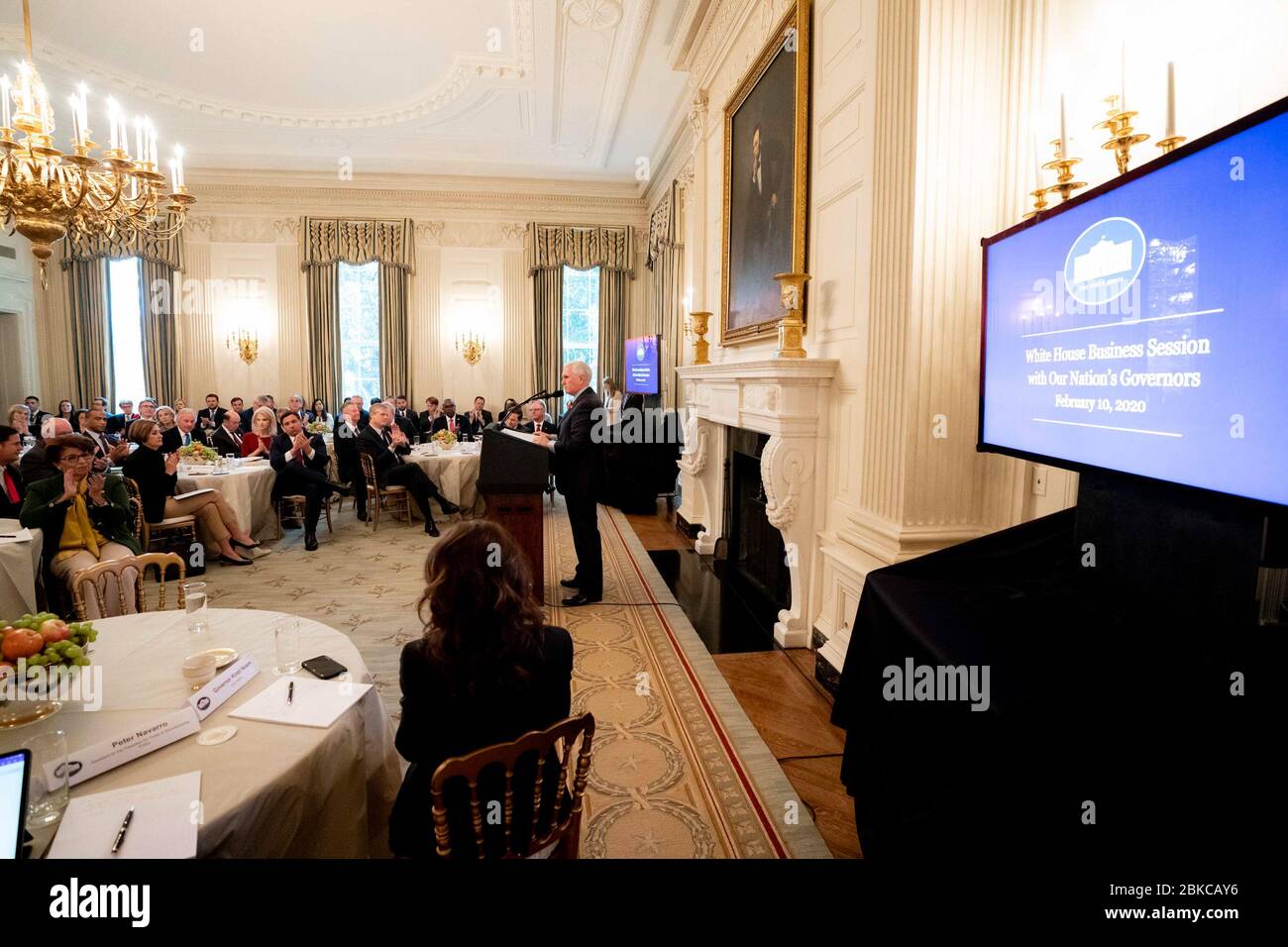Vizepräsident Mike Pence spricht während einer Geschäftssitzung im Weißen Haus am 10. Februar 2020 an die Gouverneure und erörtert nationale wirtschaftliche Prioritäten und politische Initiativen. Stockfoto
