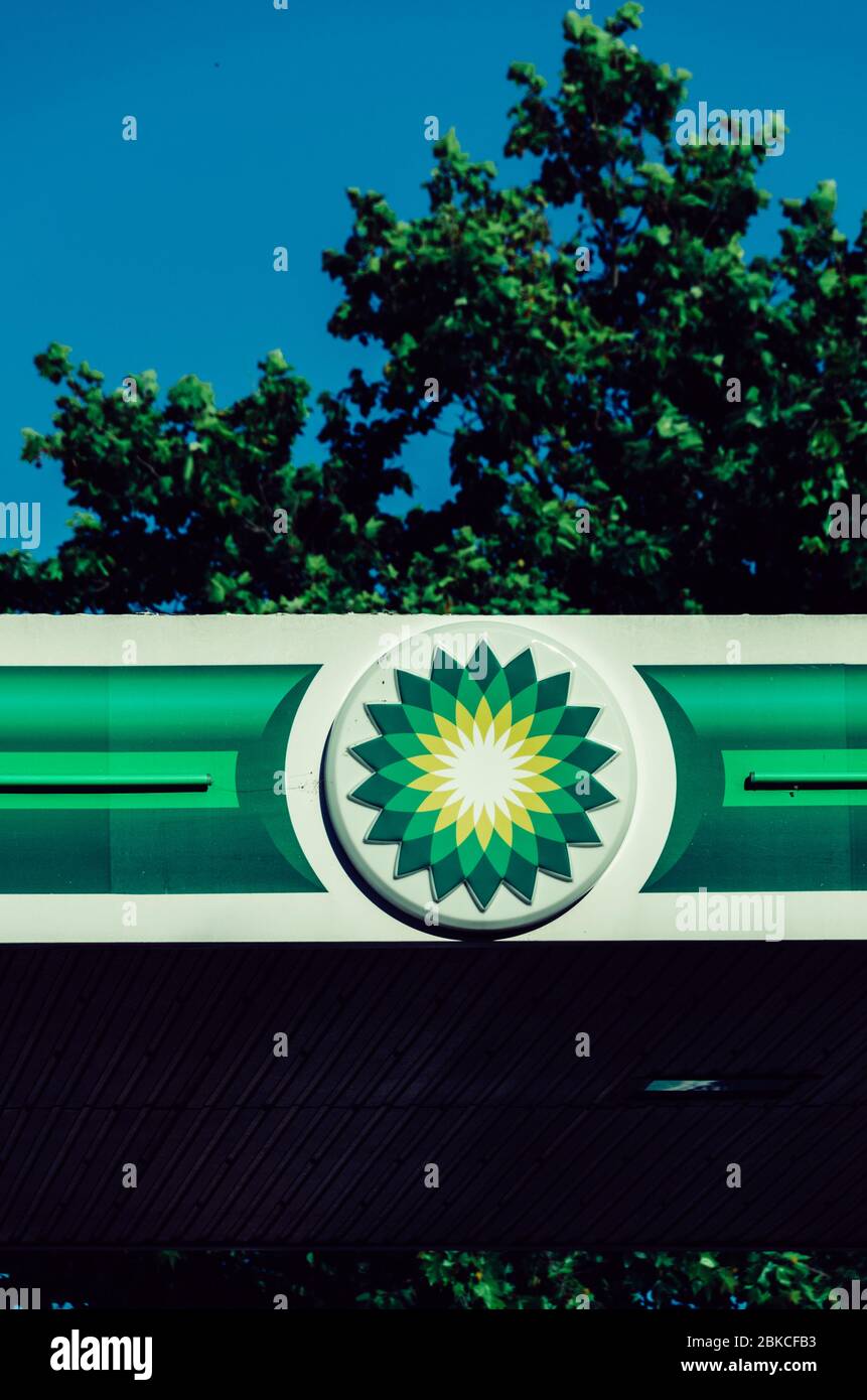 London, Großbritannien - 2. Mai 2020: BP - BP ist ein britisches multinationales Öl- und Gasunternehmen mit Hauptsitz in London und ist das sechstgrößte Energieunternehmen von Stockfoto