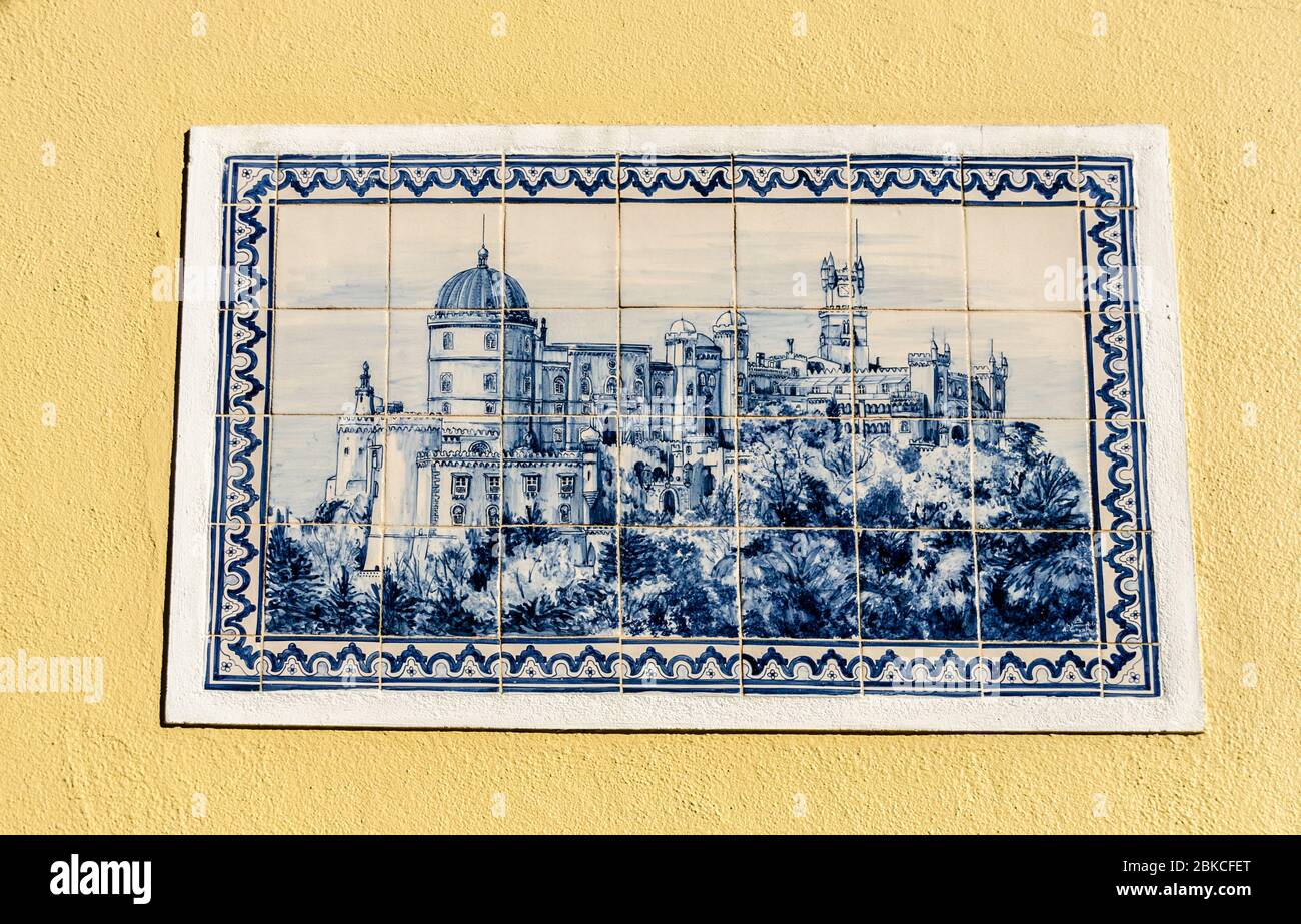 Pena Palast in Azulejo Fliesen auf der Seite eines Hauses Stockfoto